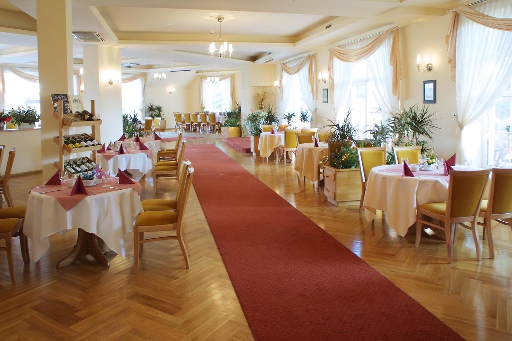 Bielany Wrocławskie Hotel Bielany מראה חיצוני תמונה
